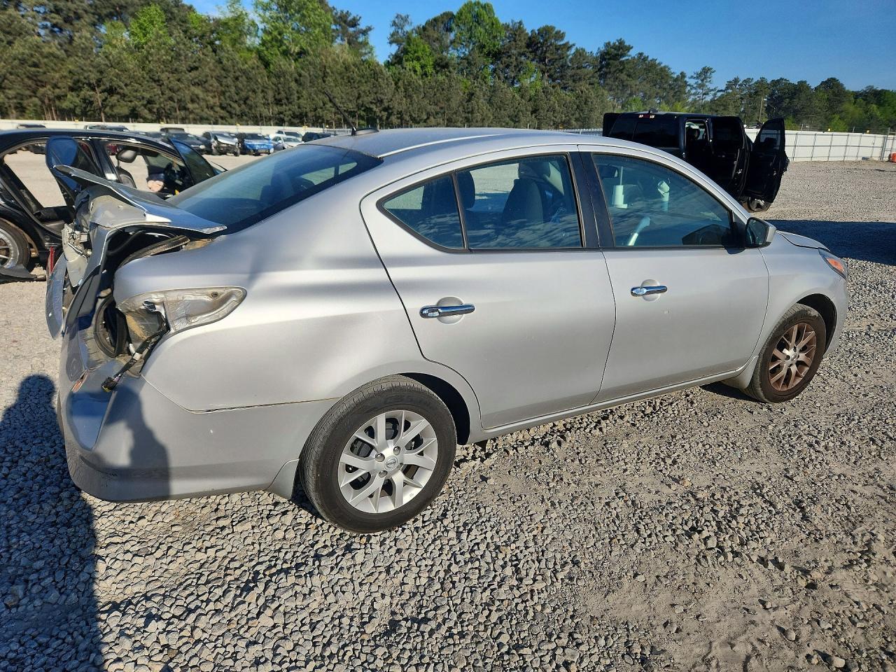 2017 Nissan Versa 1.6 S - Image 3