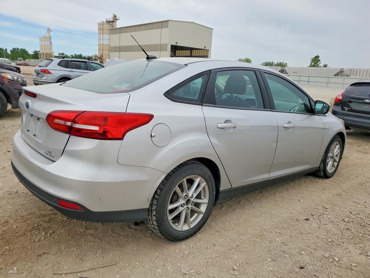 2016 Ford Focus Se - Фото 3