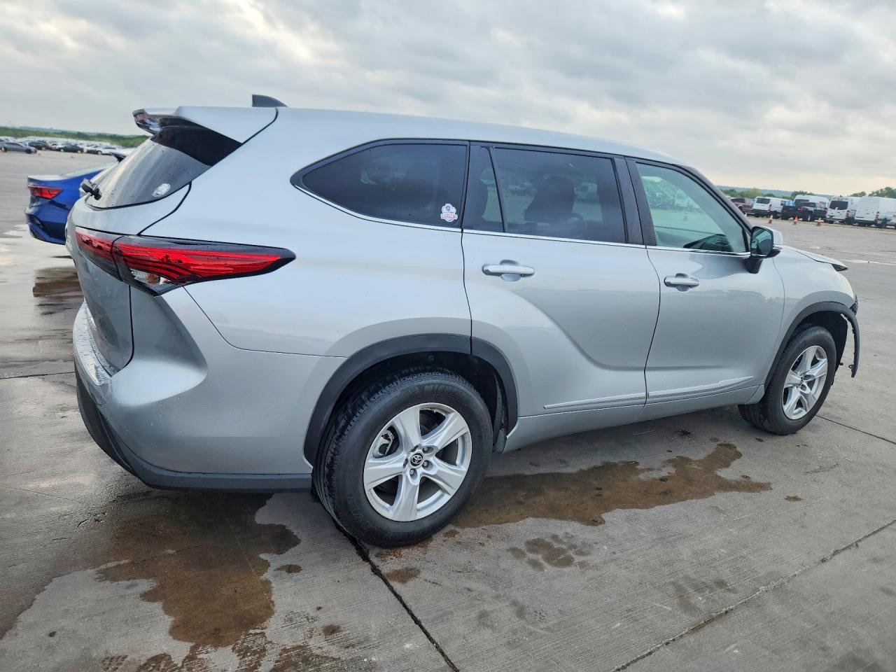 2023 Toyota Highlander Le - Фото 3