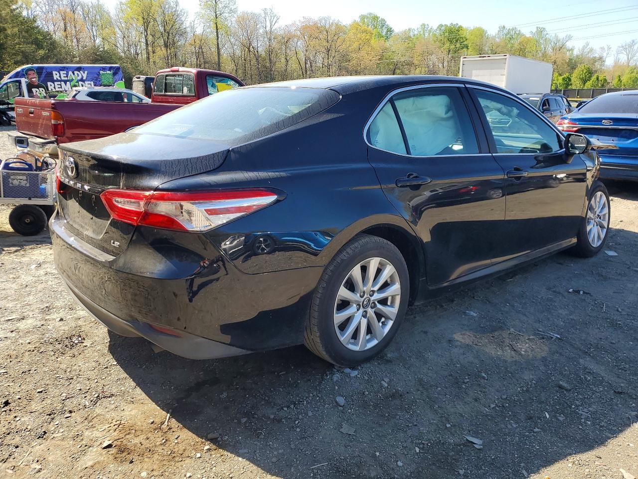 2018 Toyota Camry Le - Фото 3