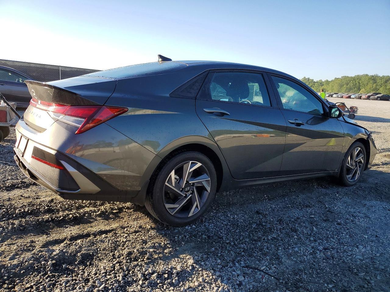 2025 Hyundai Elantra Sel Sport - Фото 3