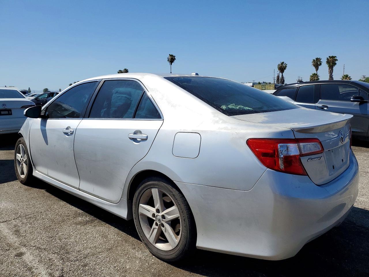 2014 Toyota Camry Se - Фото 2
