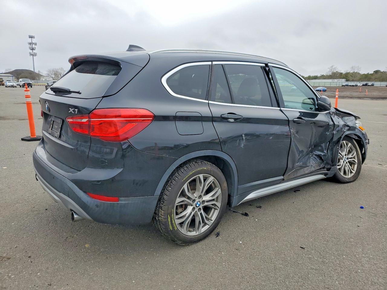 2017 BMW X1 xDrive28I - Image 3