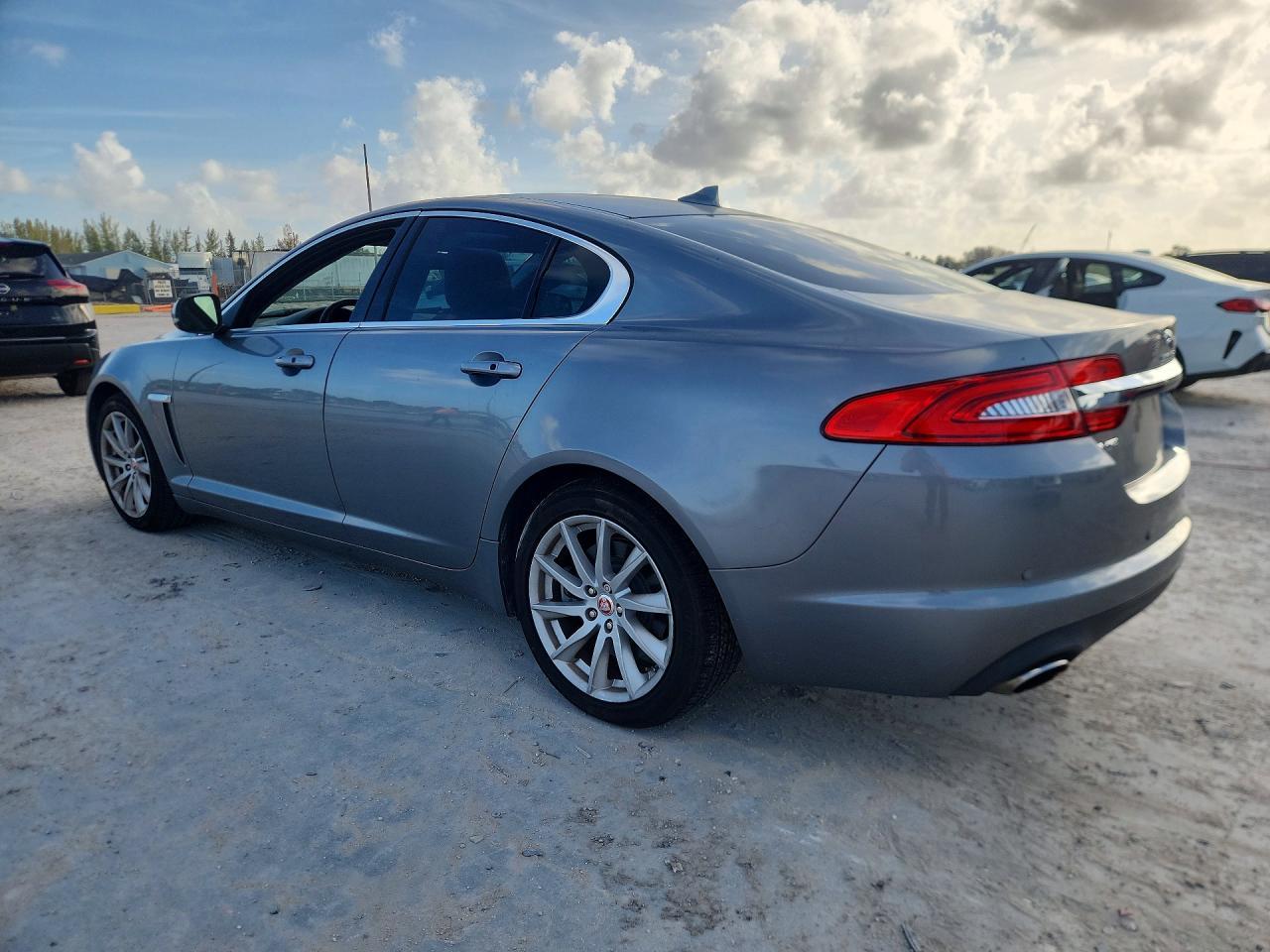 2015 Jaguar Xf 2.0T Premium - Image 2