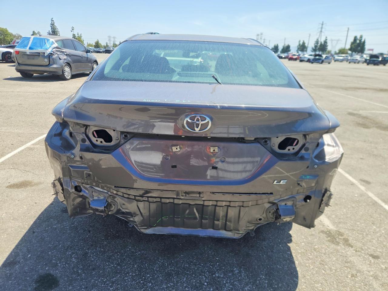 2018 Toyota Camry Le - Фото 6