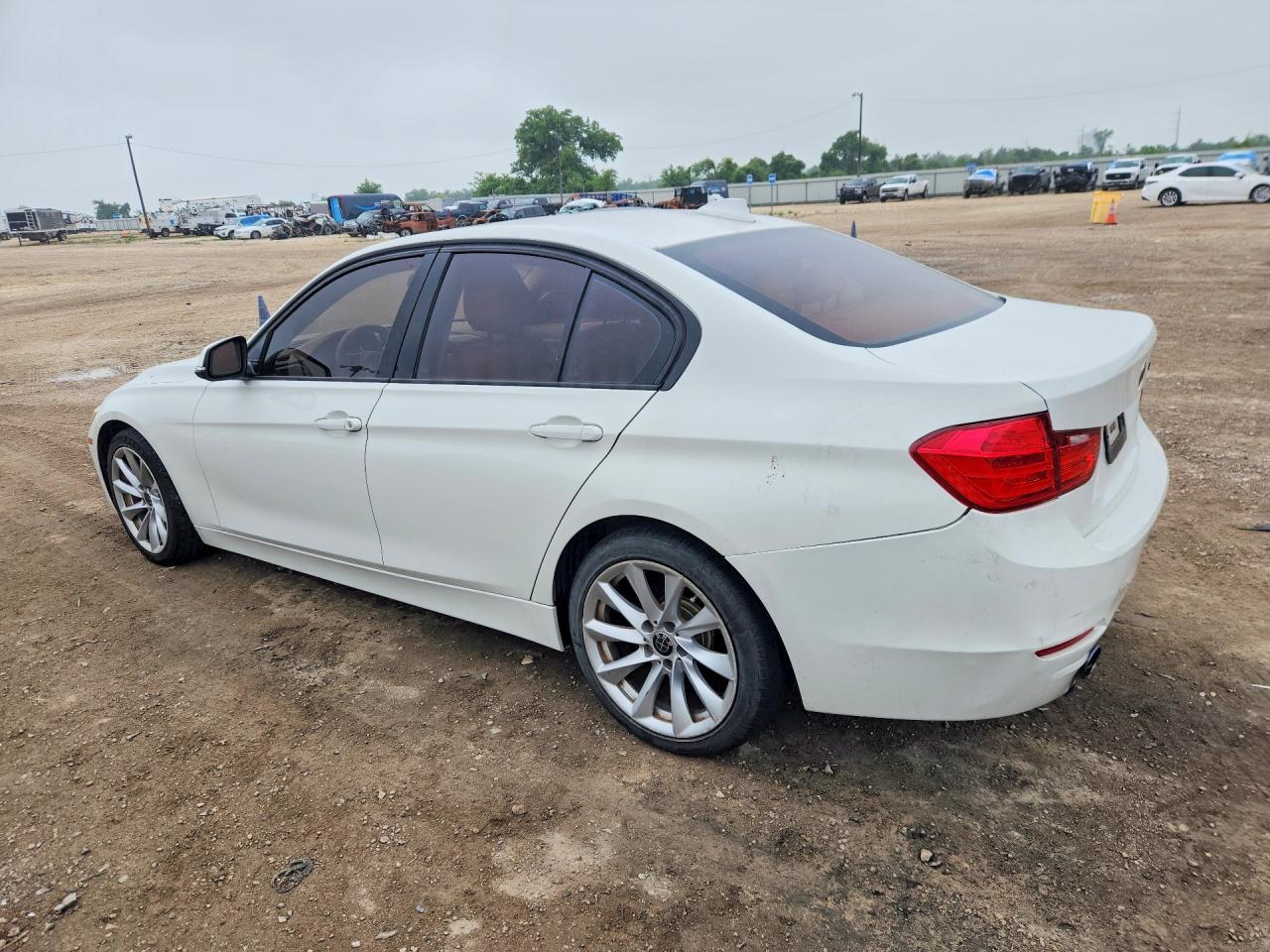 2013 BMW 328 I - Фото 2
