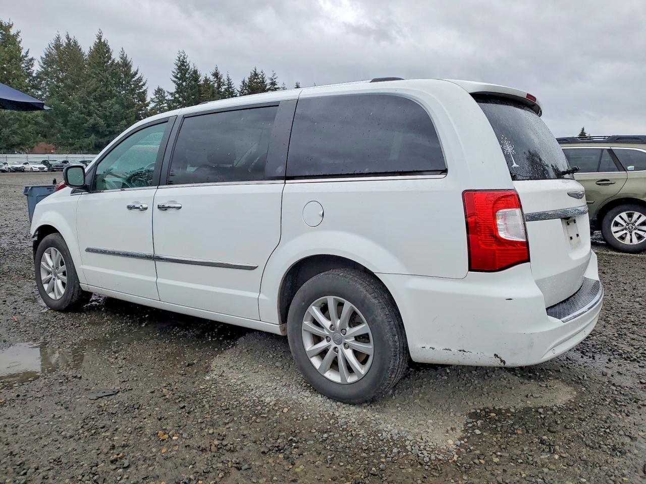 2015 Chrysler Town & Country Lx - Фото 2
