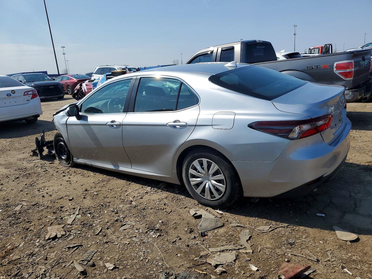 2023 Toyota Camry Le - Фото 2