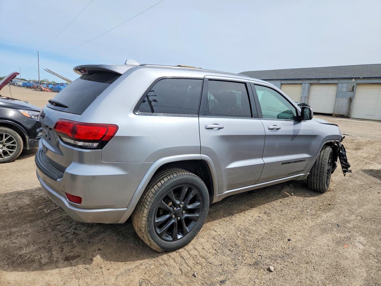 2020 Jeep Grand Cherokee Laredo - Image 3