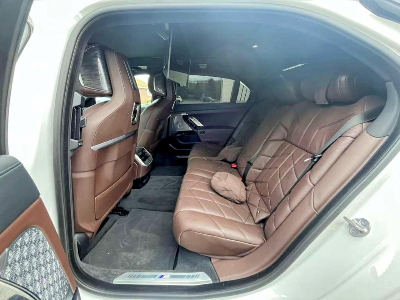 2023 BMW I7 xDrive60 - Image 5