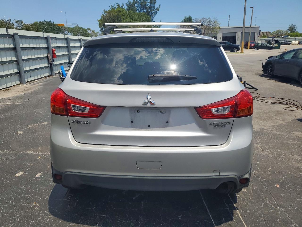 2014 Mitsubishi Outlander Sport Es - Image 6