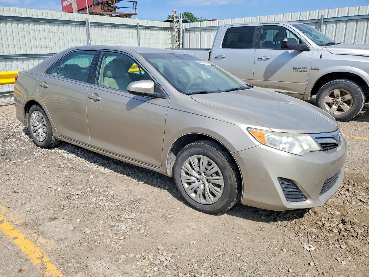 2014 Toyota Camry Le - Image 4