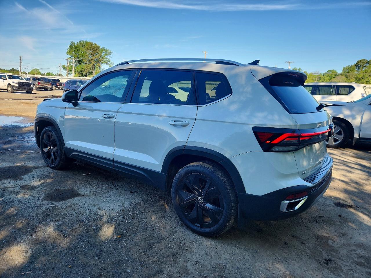 2025 Volkswagen Taos Se - Фото 2