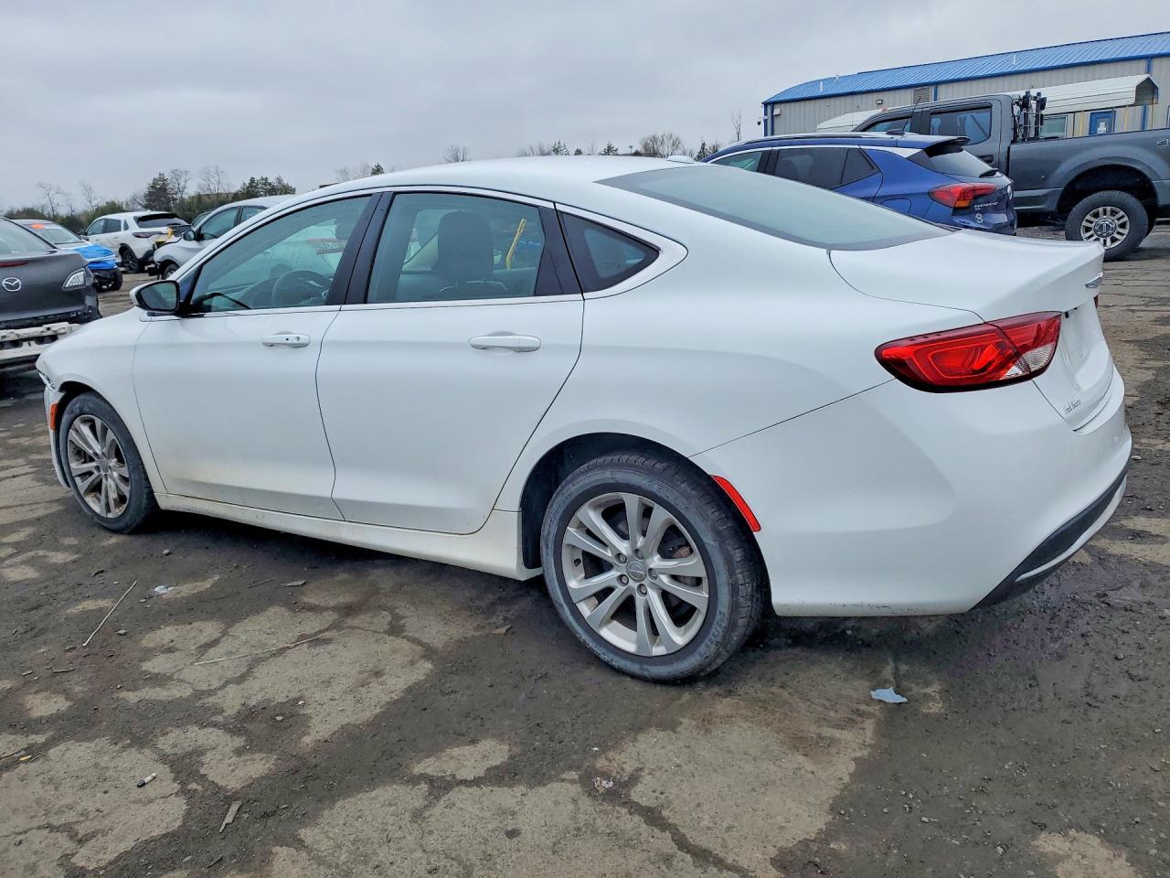 2015 Chrysler 200 Limited - Фото 2