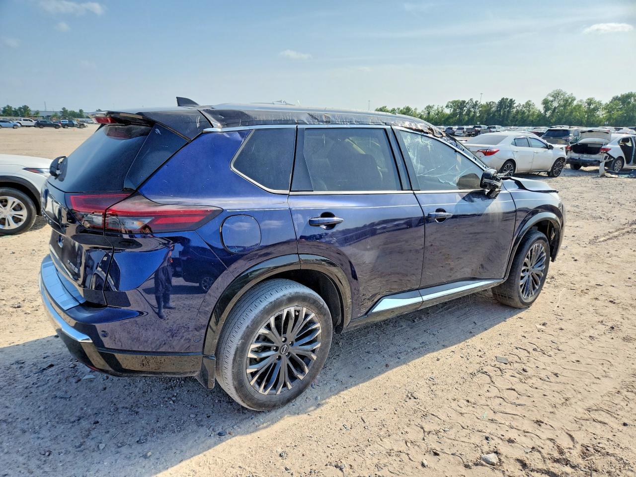 2024 Nissan Rogue Platinum - Фото 3