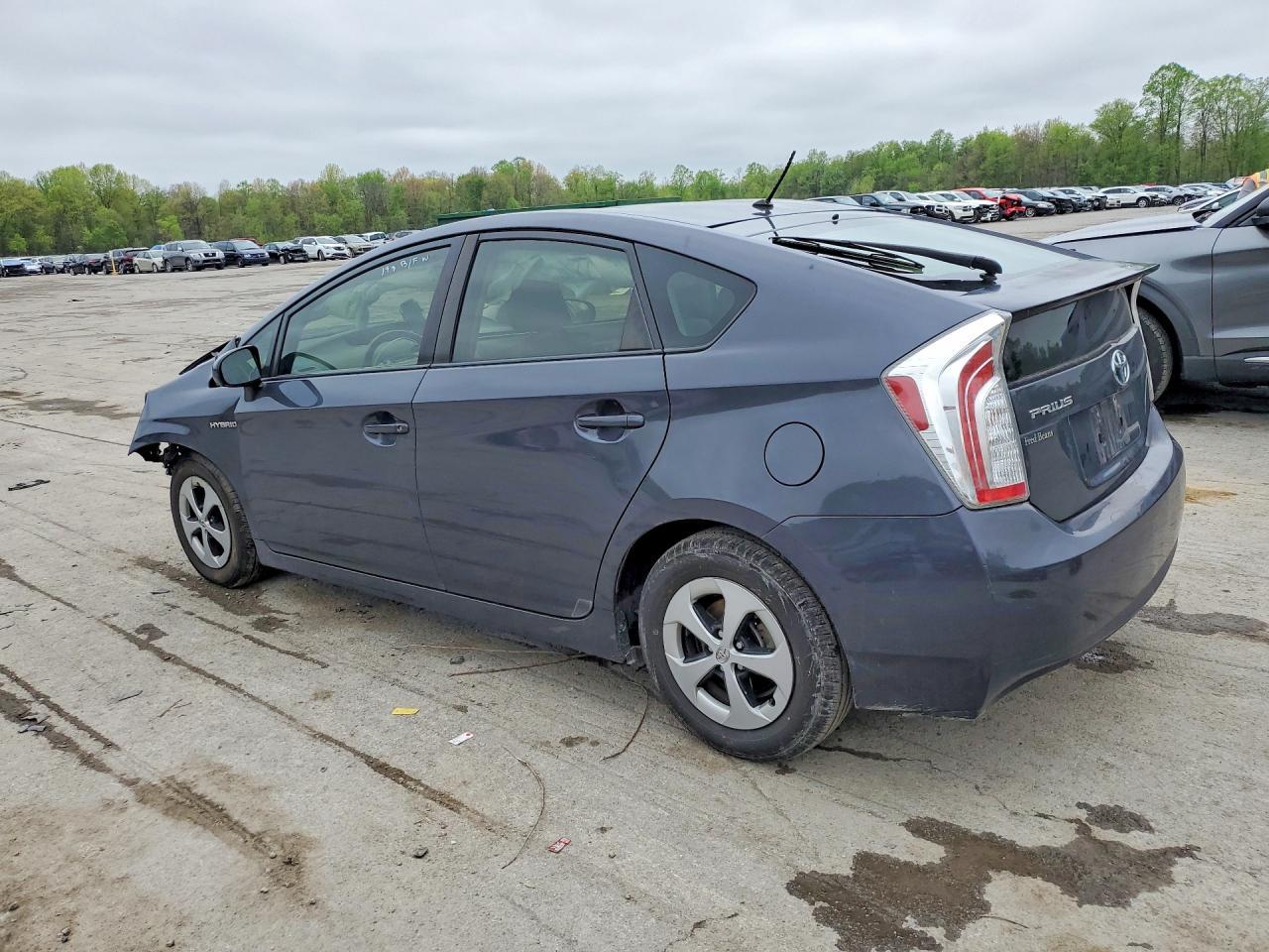 2014 Toyota Prius Two - Фото 2