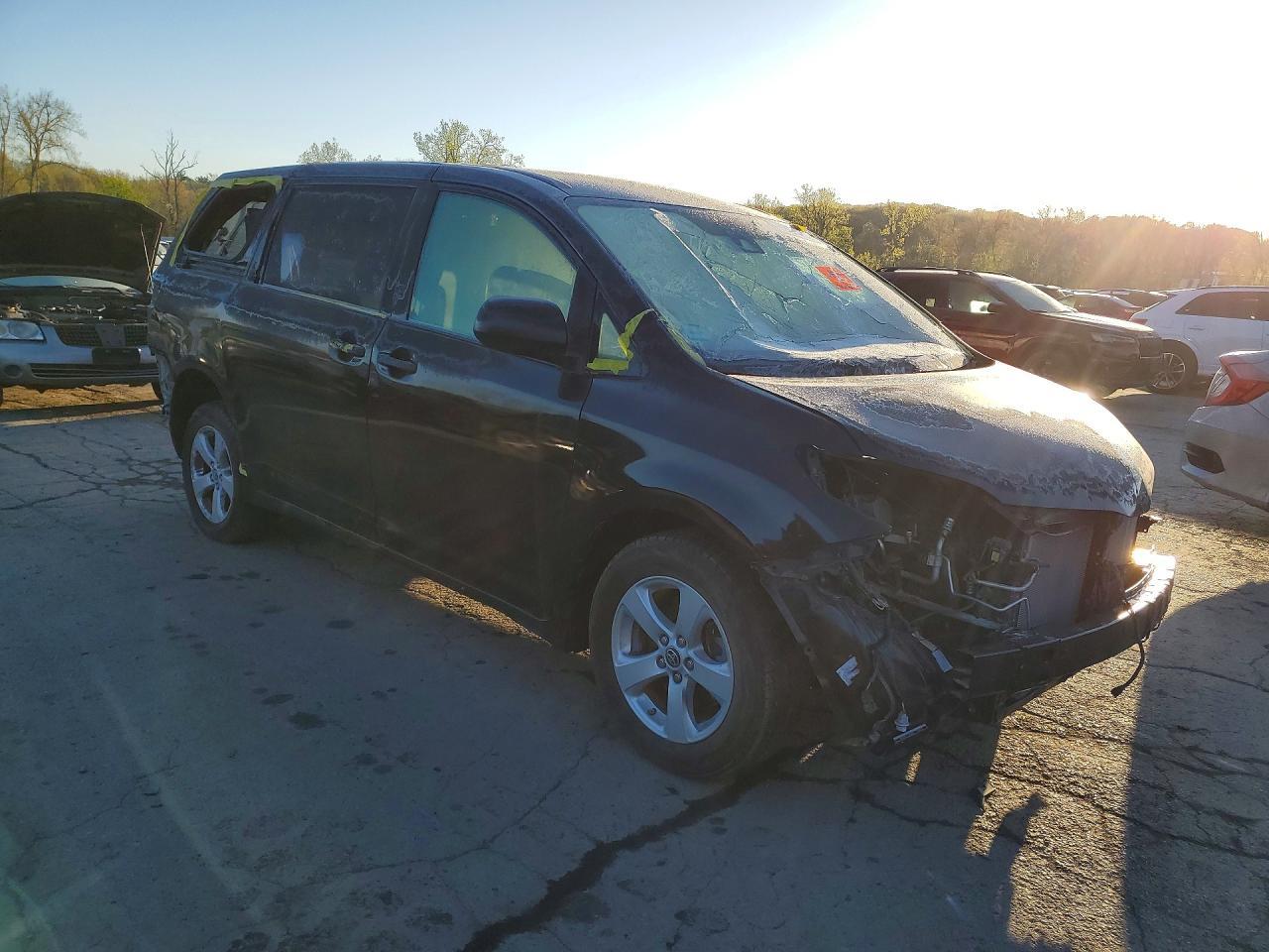2020 Toyota Sienna L - Фото 4