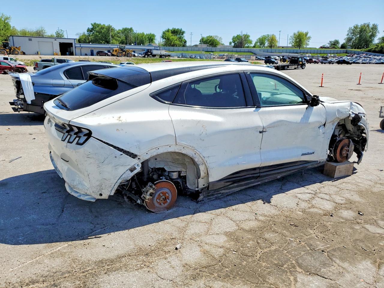 2024 Ford Mustang Mach-E - Фото 3