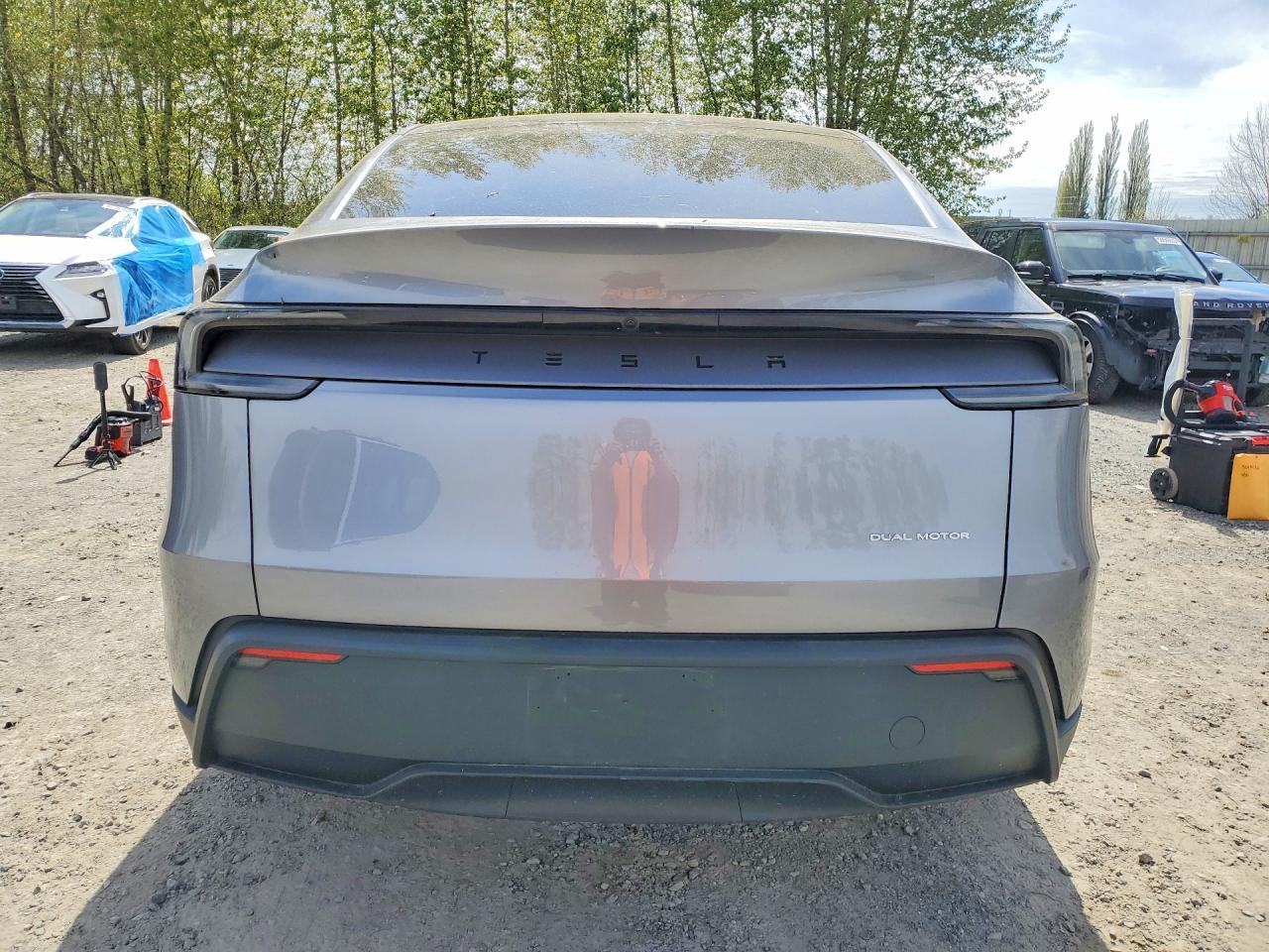 2026 Tesla Model Y - Фото 6