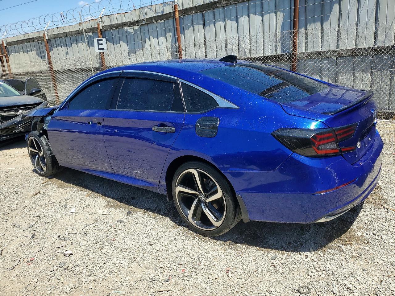 2022 Honda Accord Hybrid Sport - Image 2