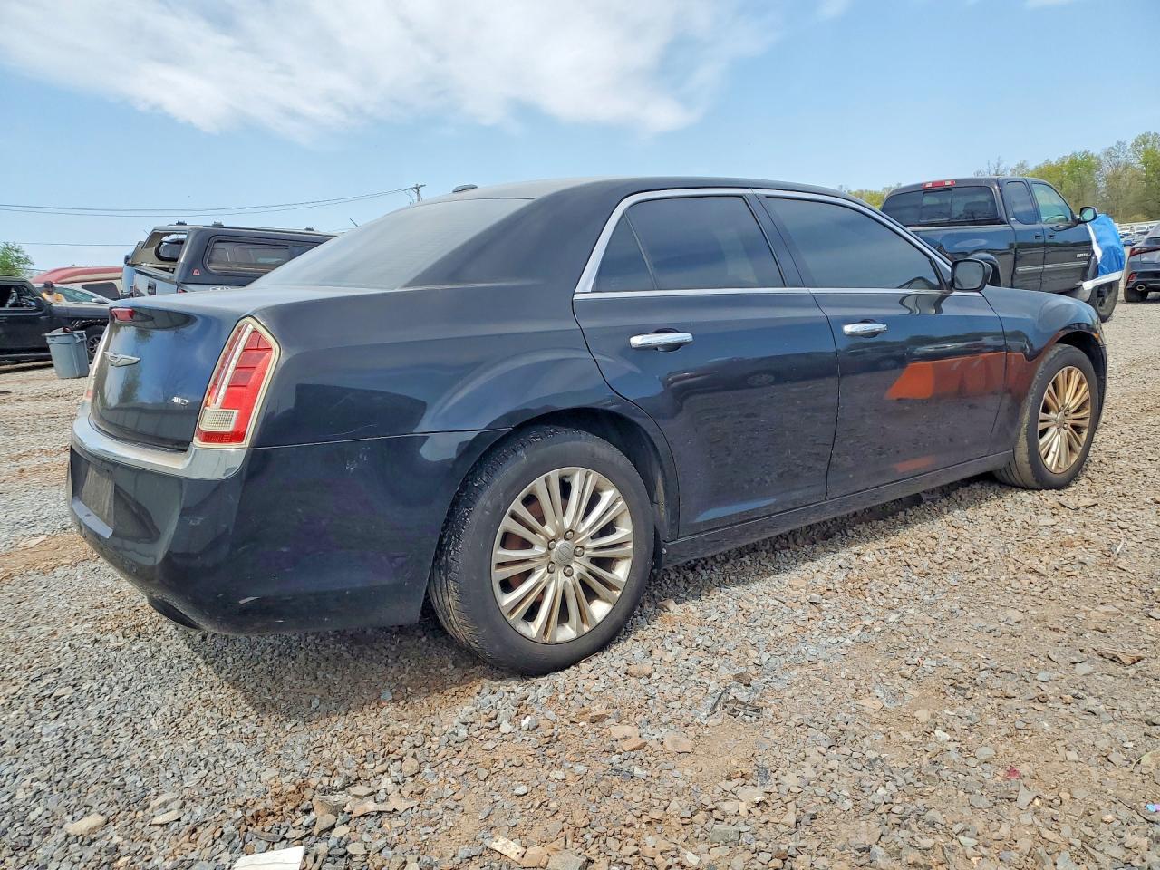 2013 Chrysler 300C - Фото 3