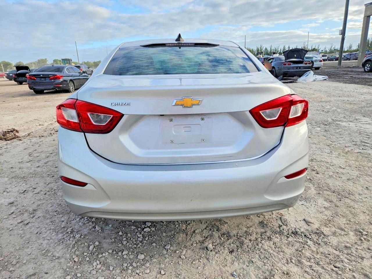 2016 Chevrolet Cruze Ls - Image 6