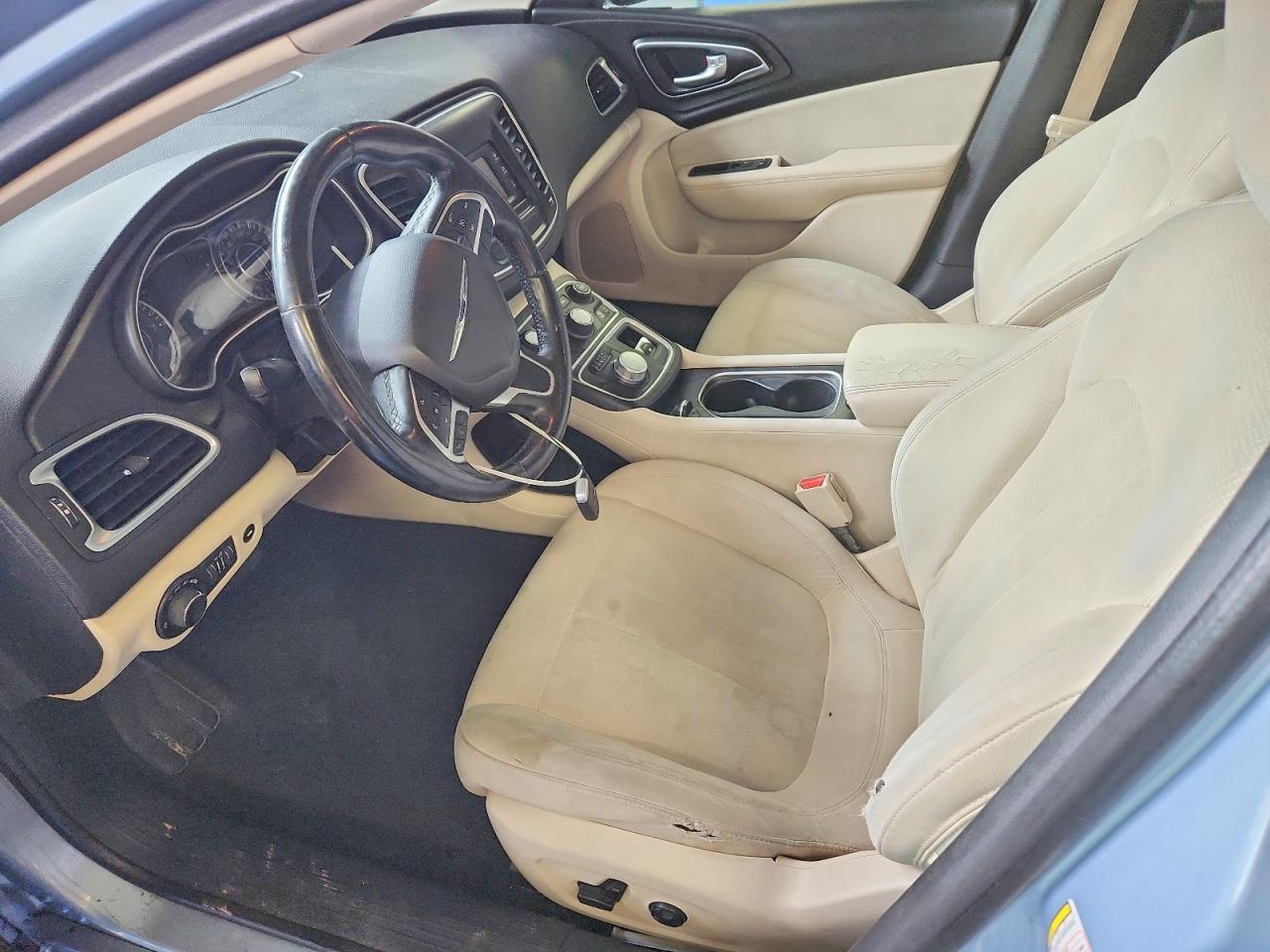 2015 Chrysler 200 Limited - Image 7