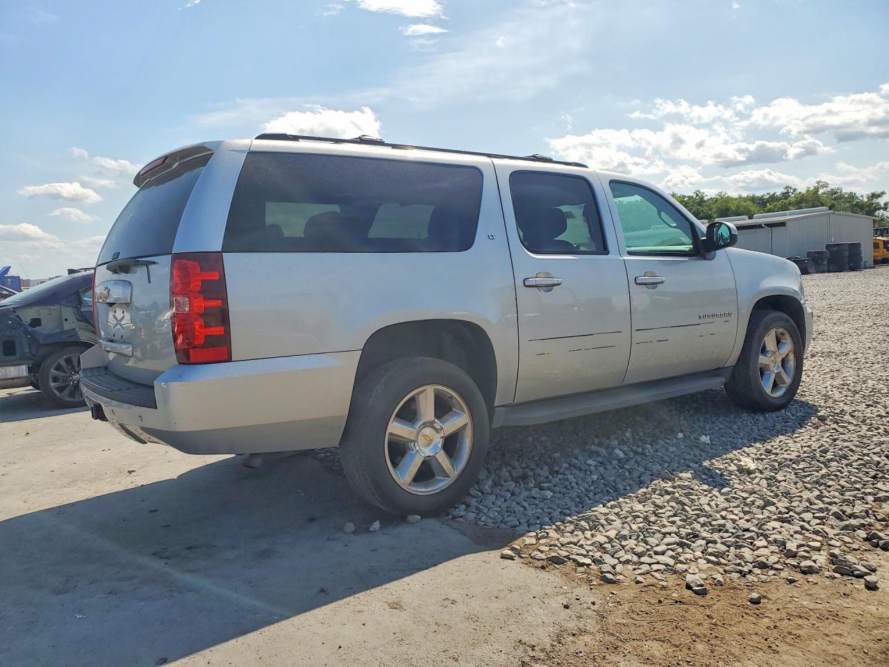 2013 Chevrolet Suburban K1500 Lt - Фото 3