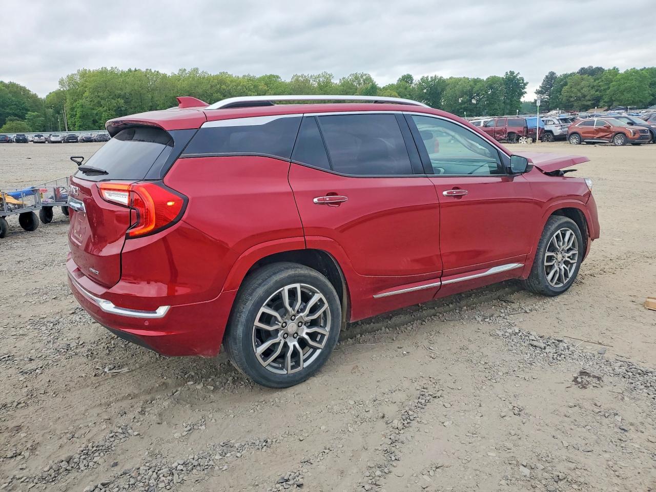 2023 GMC Denali - Фото 3