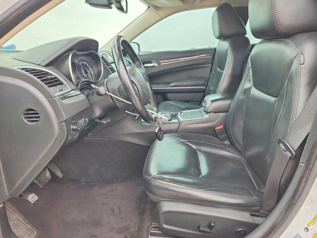 2016 Chrysler 300 Limited - Фото 7