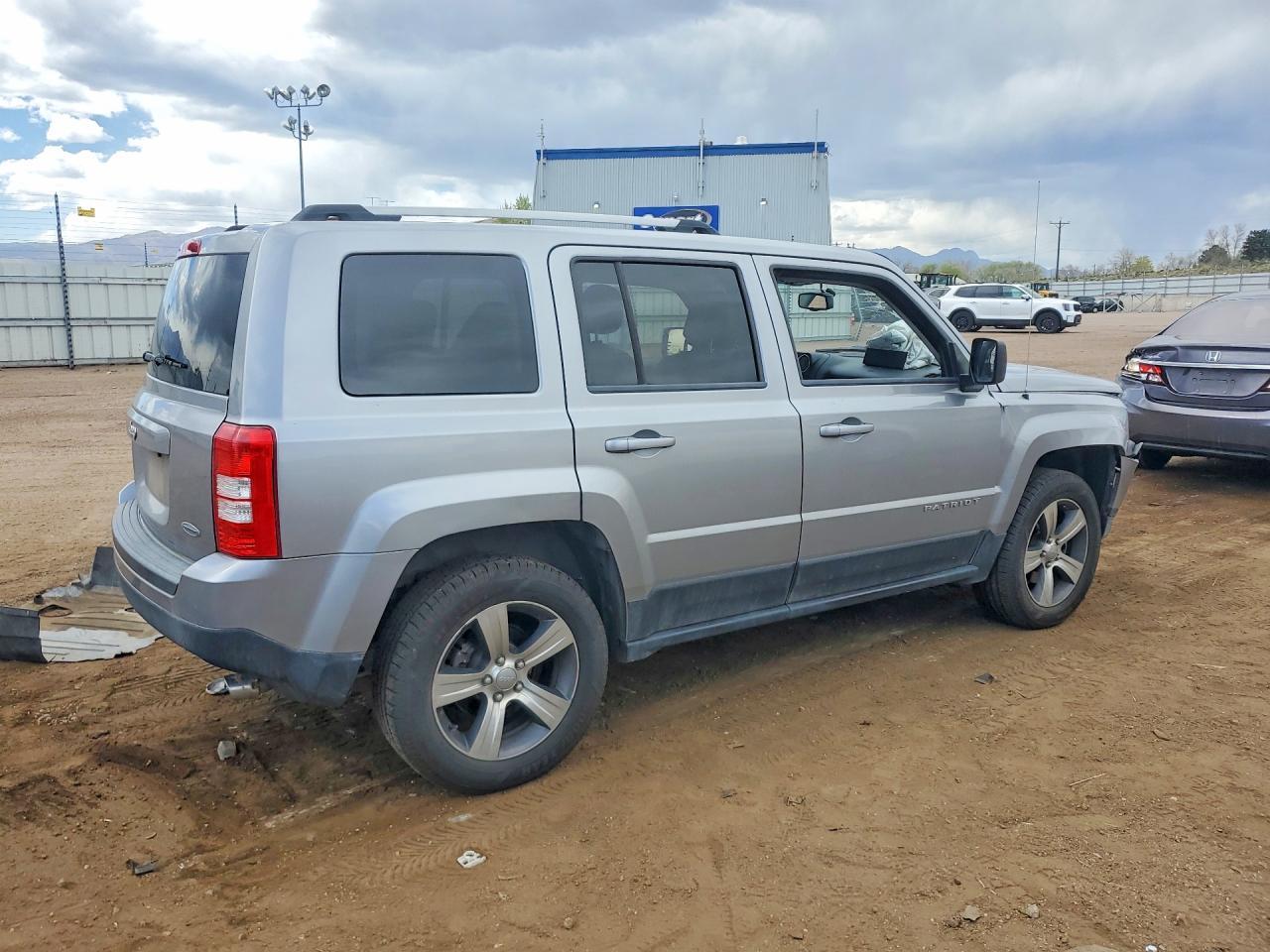 2016 Jeep Patriot Latitude - Image 3