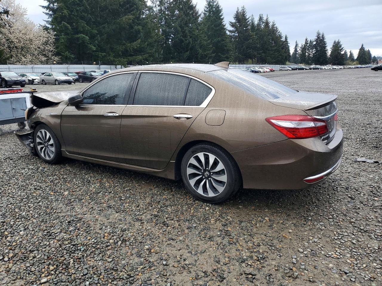 2017 Honda Accord Touring Hybrid - Фото 2