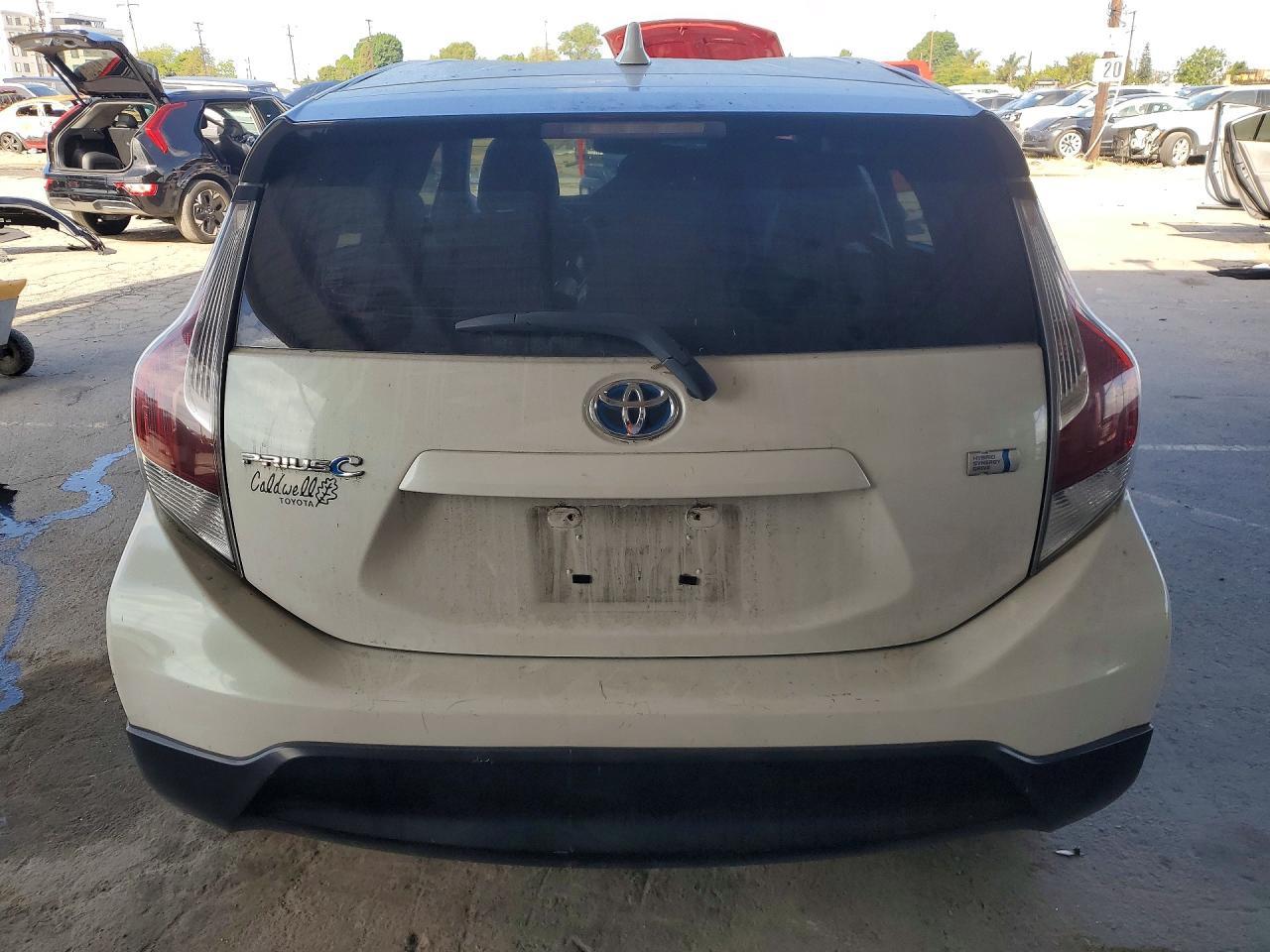 2017 Toyota Prius C Three - Фото 6