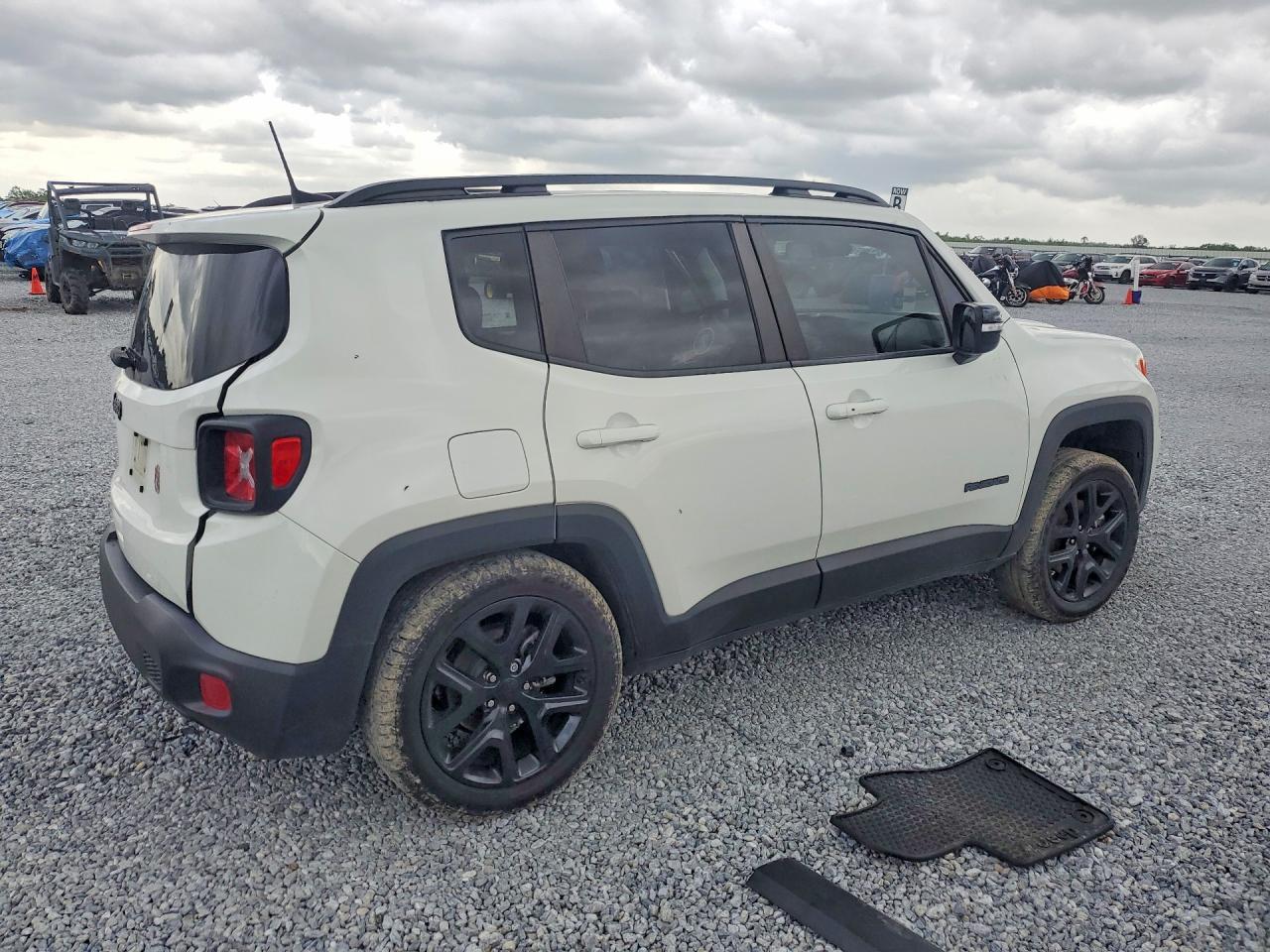 2023 Jeep Renegade Altitude - Image 3
