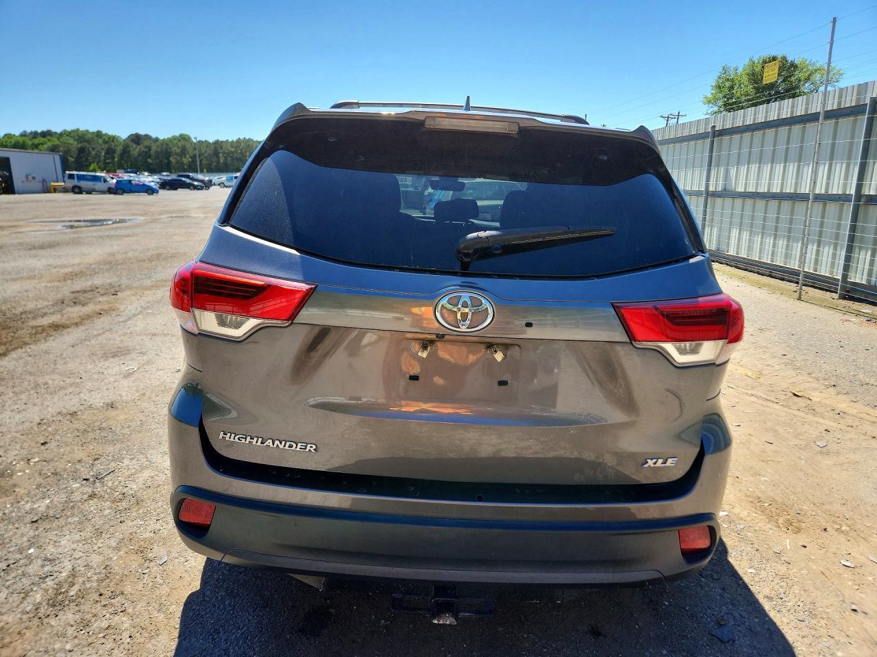 2017 Toyota Highlander Xle - Image 6
