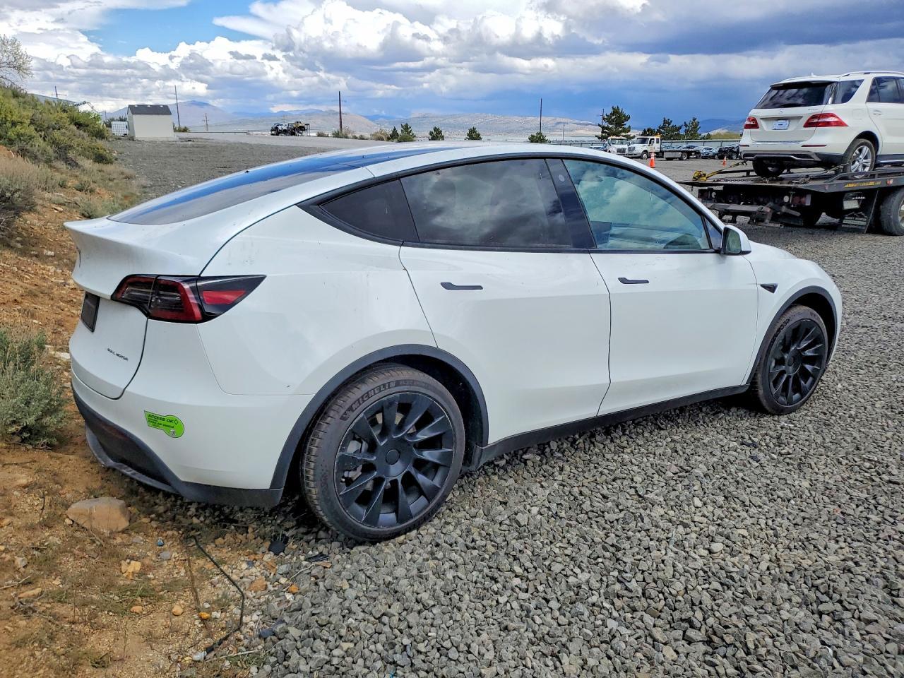 2023 Tesla Model Y - Фото 3