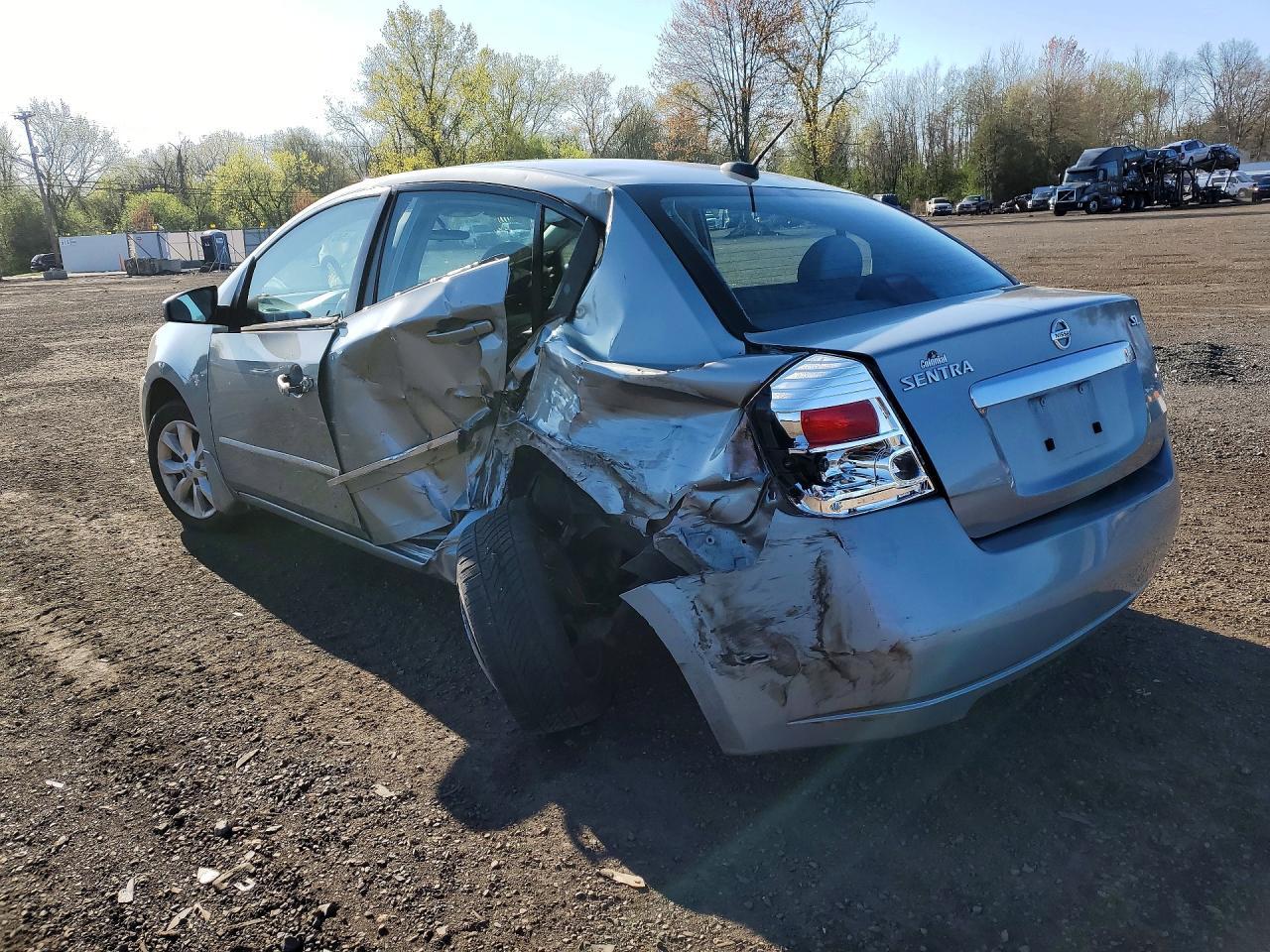 2010 Nissan Sentra 2.0 - Фото 2