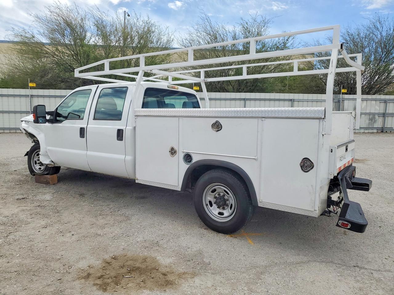 2013 Ford F350 Super Duty - Фото 2