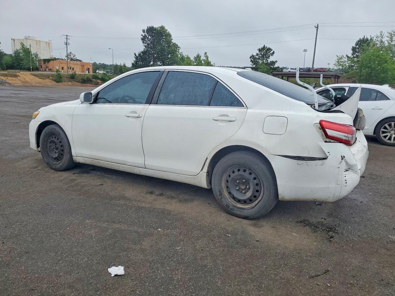 2011 Toyota Camry Base - Фото 2