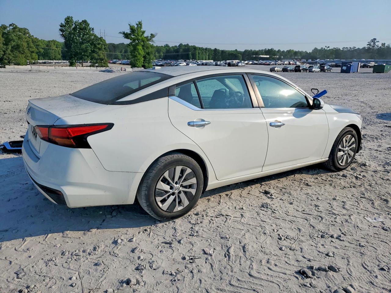 2019 Nissan Altima S - Фото 3