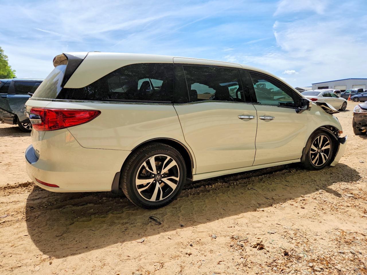 2019 Honda Odyssey Elite - Image 3