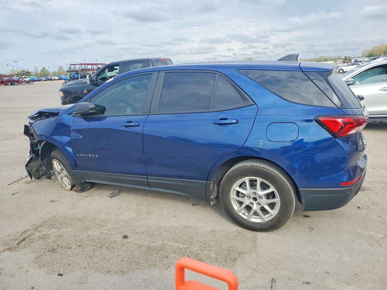 2022 Chevrolet Equinox Ls - Фото 2
