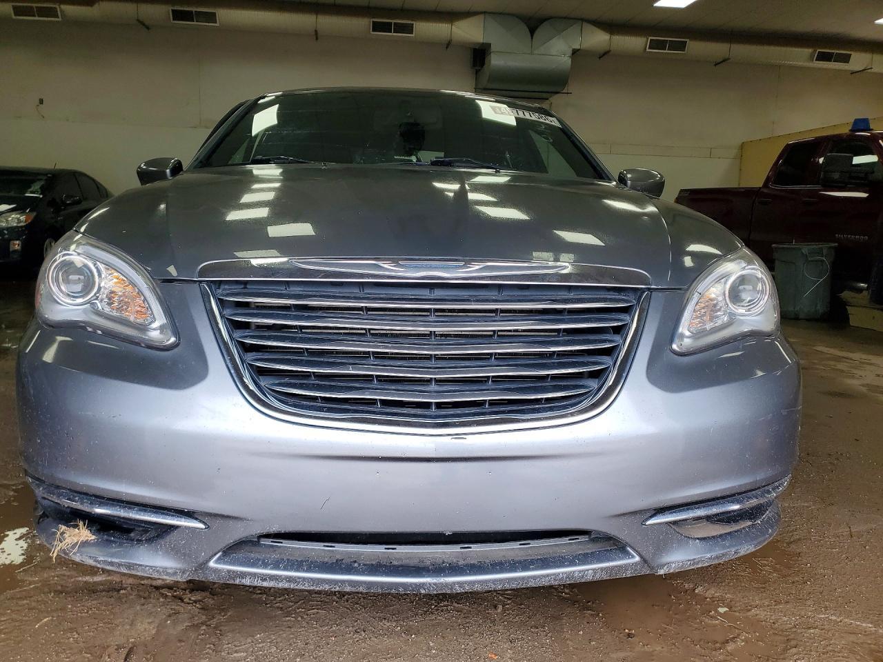 2012 Chrysler 200 Touring - Image 5