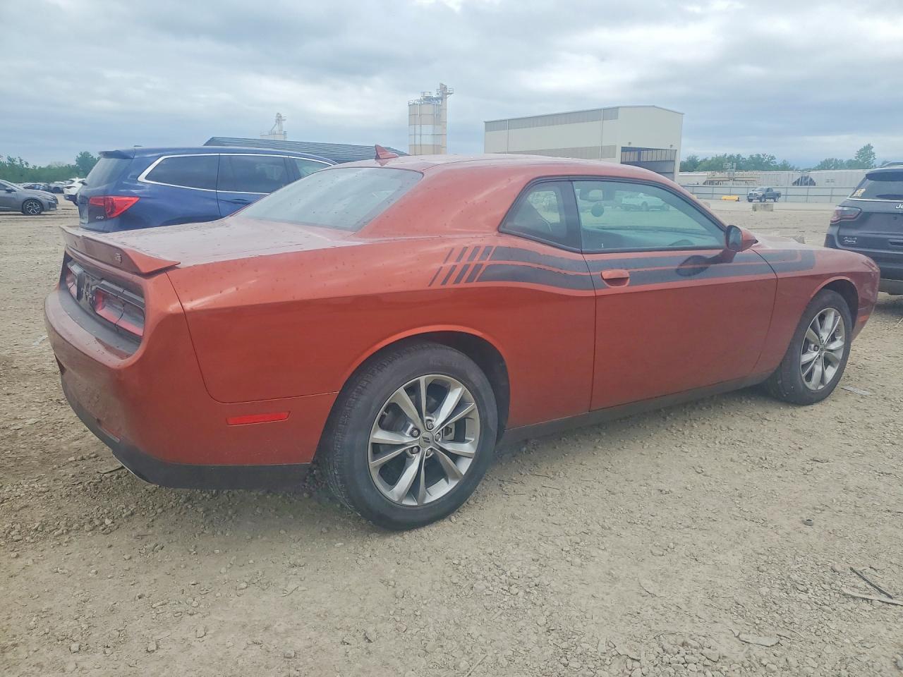 2022 Dodge Challenger Sxt - Фото 3