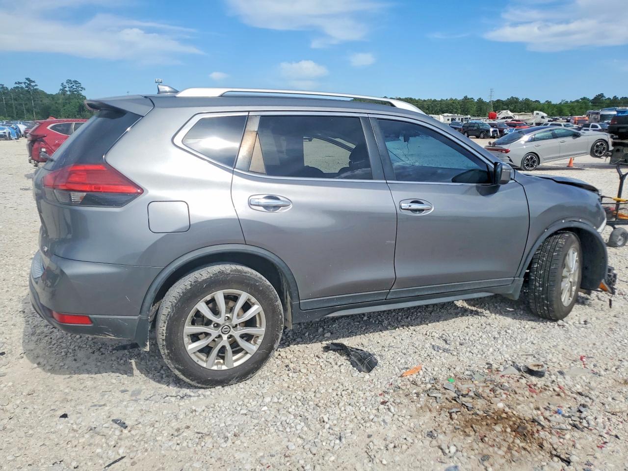 2017 Nissan Rogue Sv - Image 3