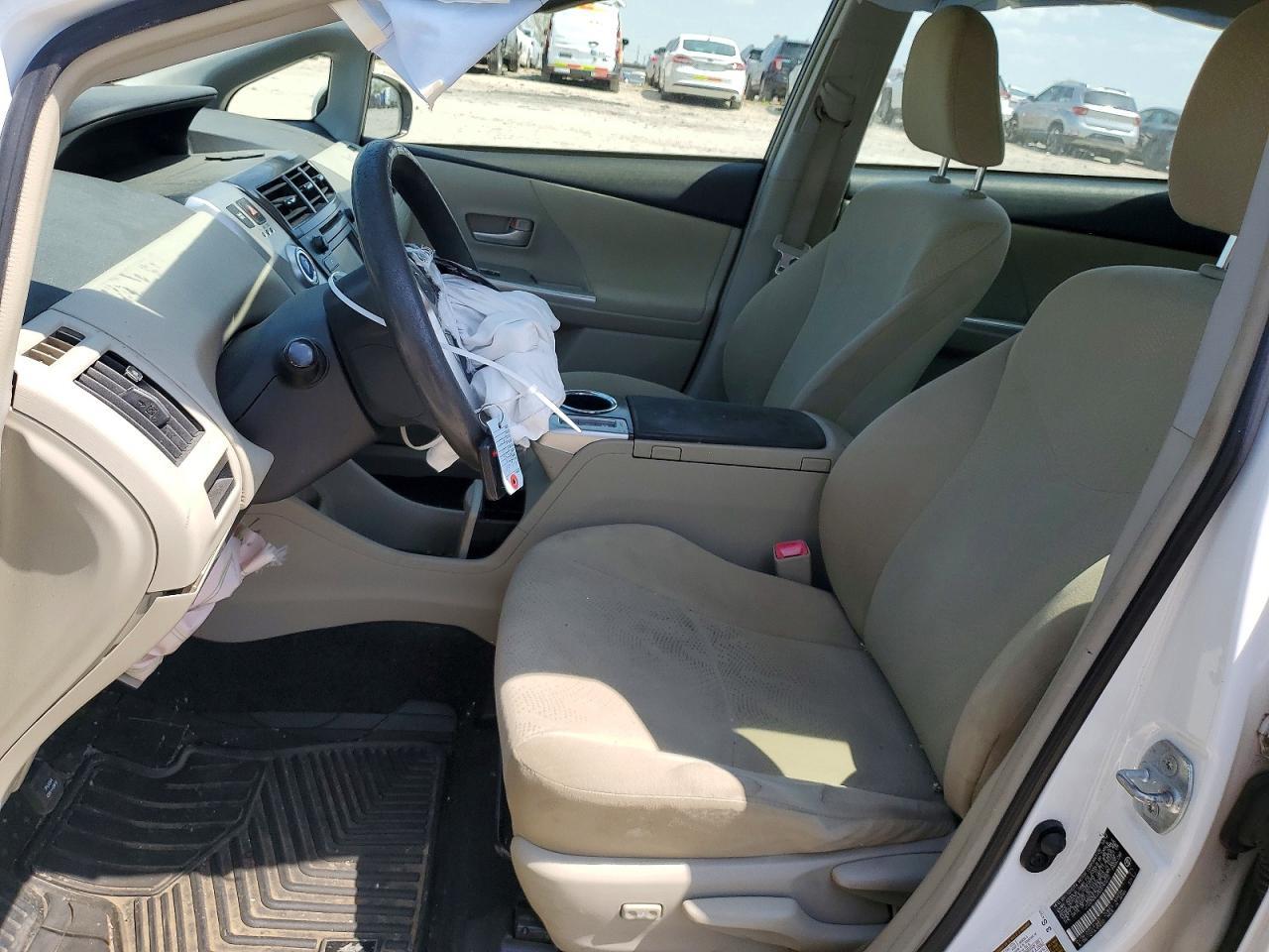 2013 Toyota Prius V Three - Image 7