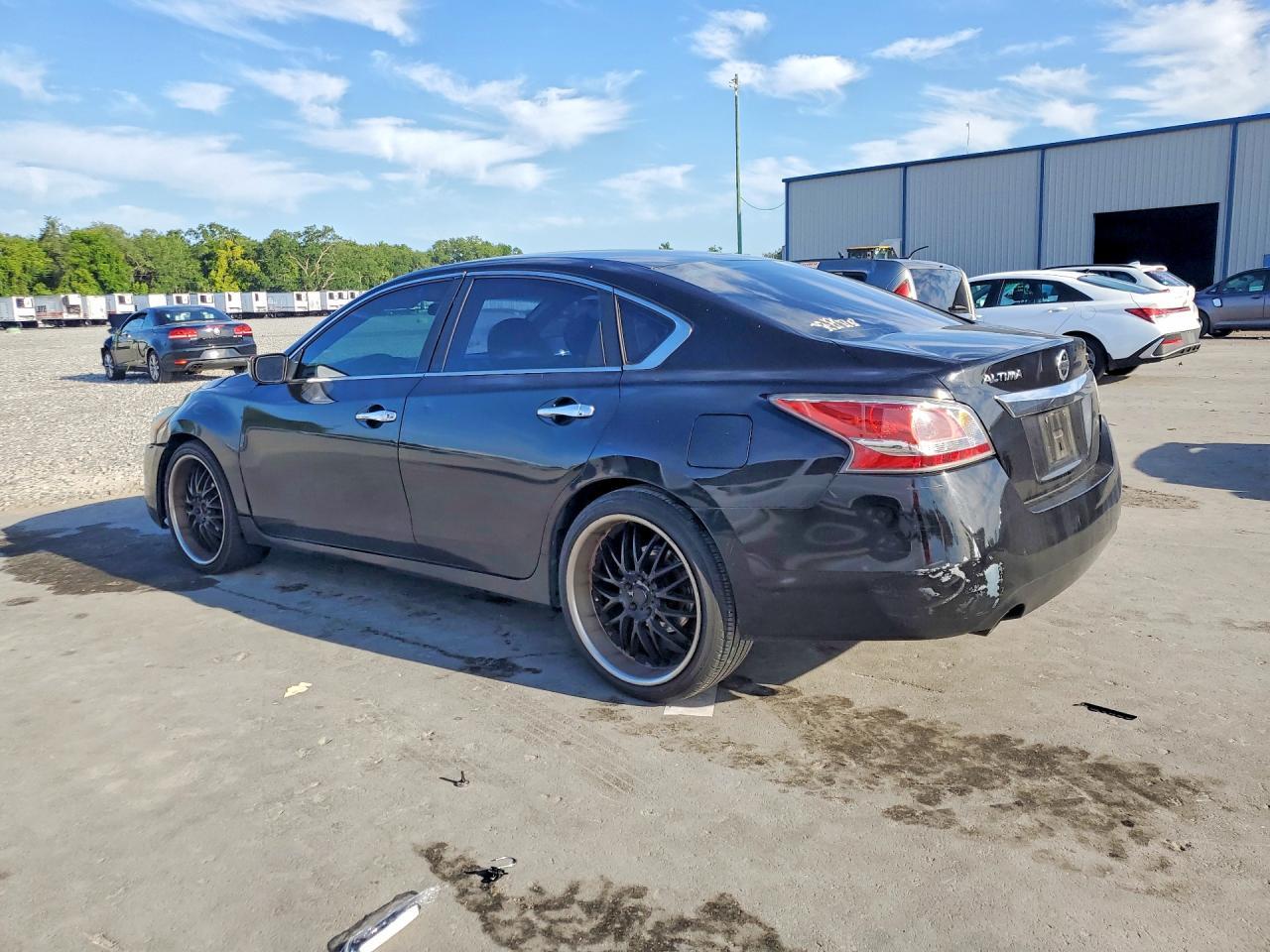 2015 Nissan Altima 2.5 S - Фото 2