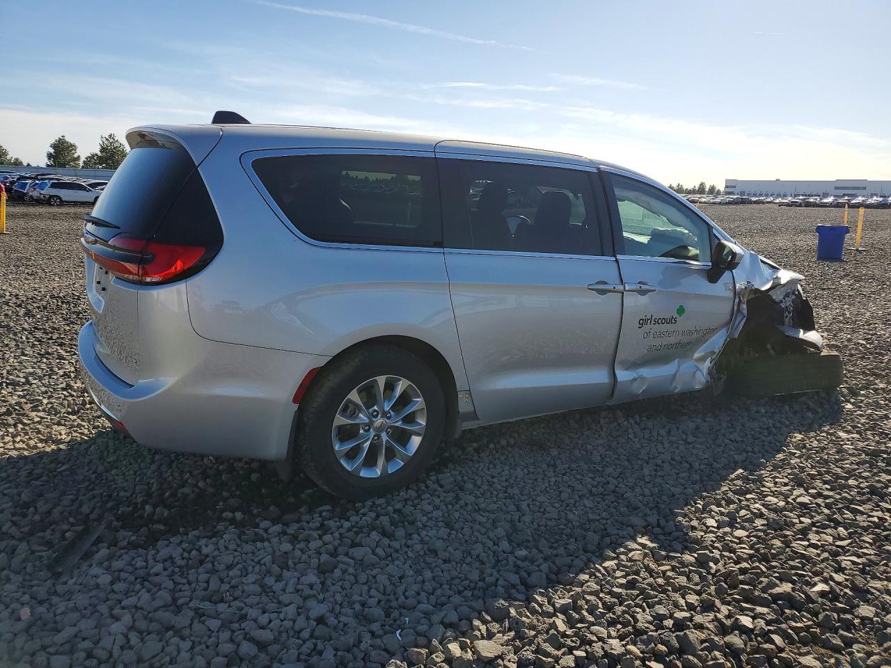 2023 Chrysler Pacifica Touring L - Фото 3