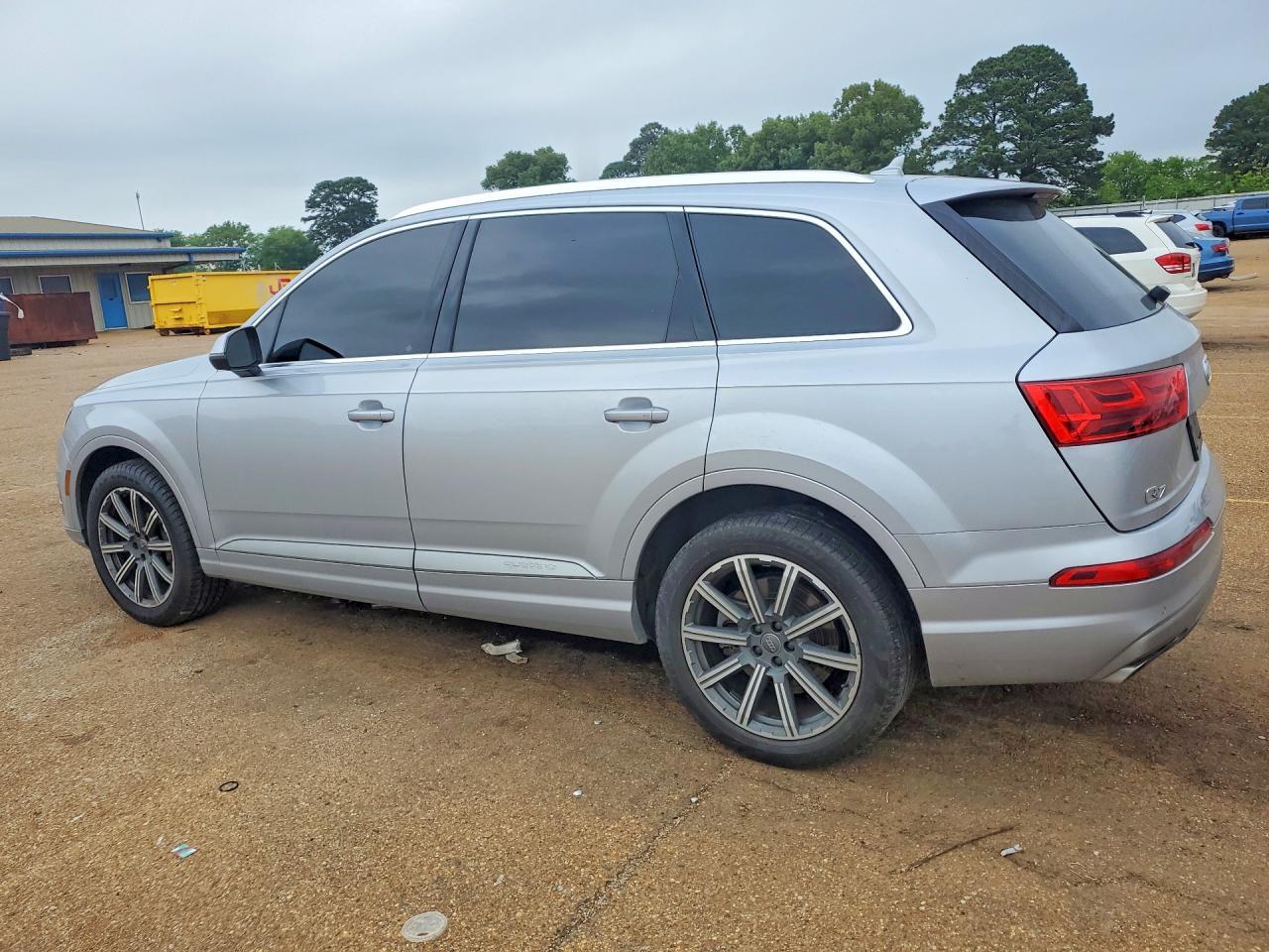 2018 Audi Q7 Premium - Image 2