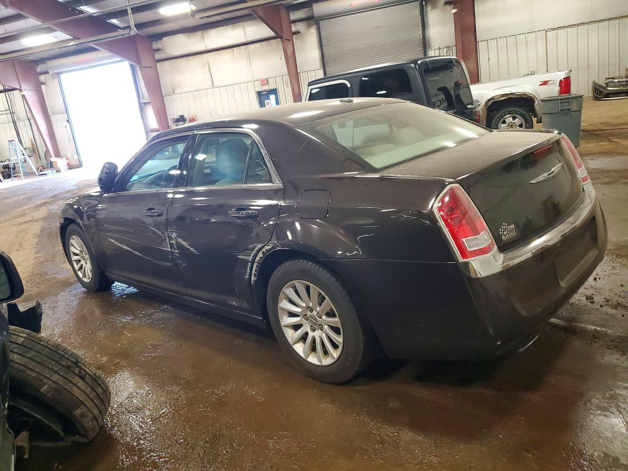 2013 Chrysler 300 - Фото 2